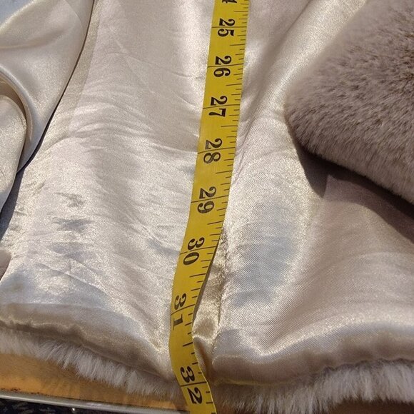 Kimi & Co Paris Faux Fur Teddy Coat S/M (Note:  Missing Top Clasp) - Picture 7 of 8